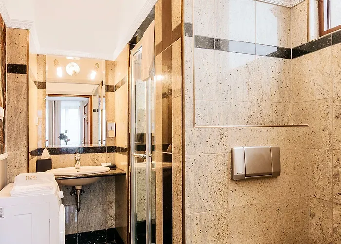 Jess & Old Town Hotel