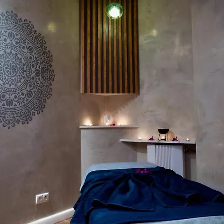 Jess & Old Town Hotel