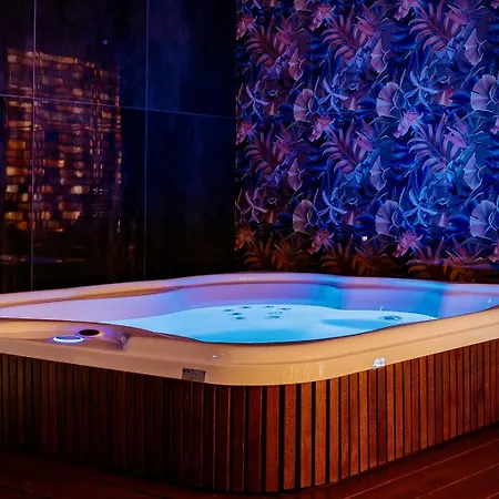 Jess & Old Town Hotel 3*