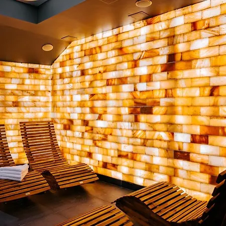 Jess & Old Town Hotel