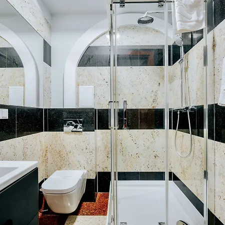 Jess & Old Town Hotel 3*