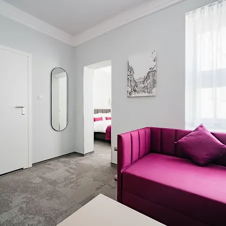 Jess & Old Town Hotel