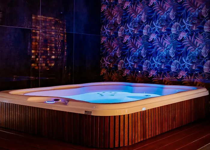 Jess & Old Town Hotel 3*