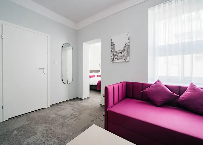 Jess & Old Town Hotel