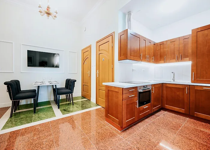 Jess & Old Town Hotel 3*